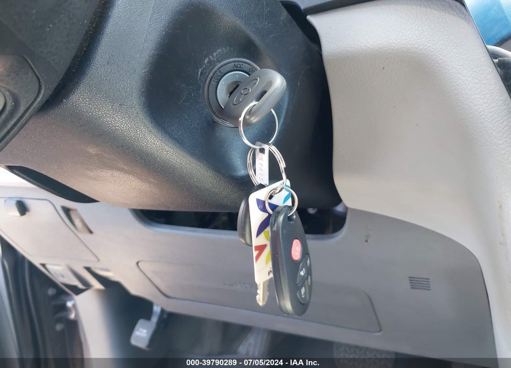 2015 TOYOTA SIENNA LE 8 PASSENGER VIN: 5TDKK3DC3FS581556