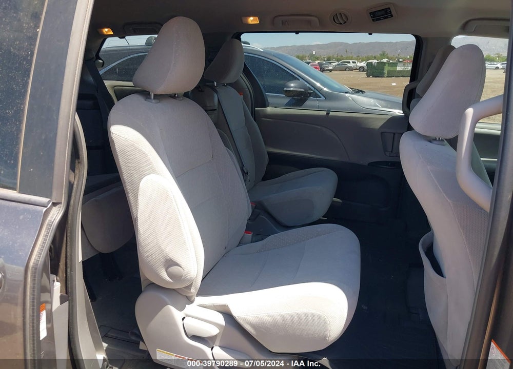 2015 TOYOTA SIENNA LE 8 PASSENGER VIN: 5TDKK3DC3FS581556