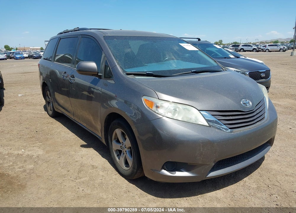 2015 TOYOTA SIENNA LE 8 PASSENGER VIN: 5TDKK3DC3FS581556