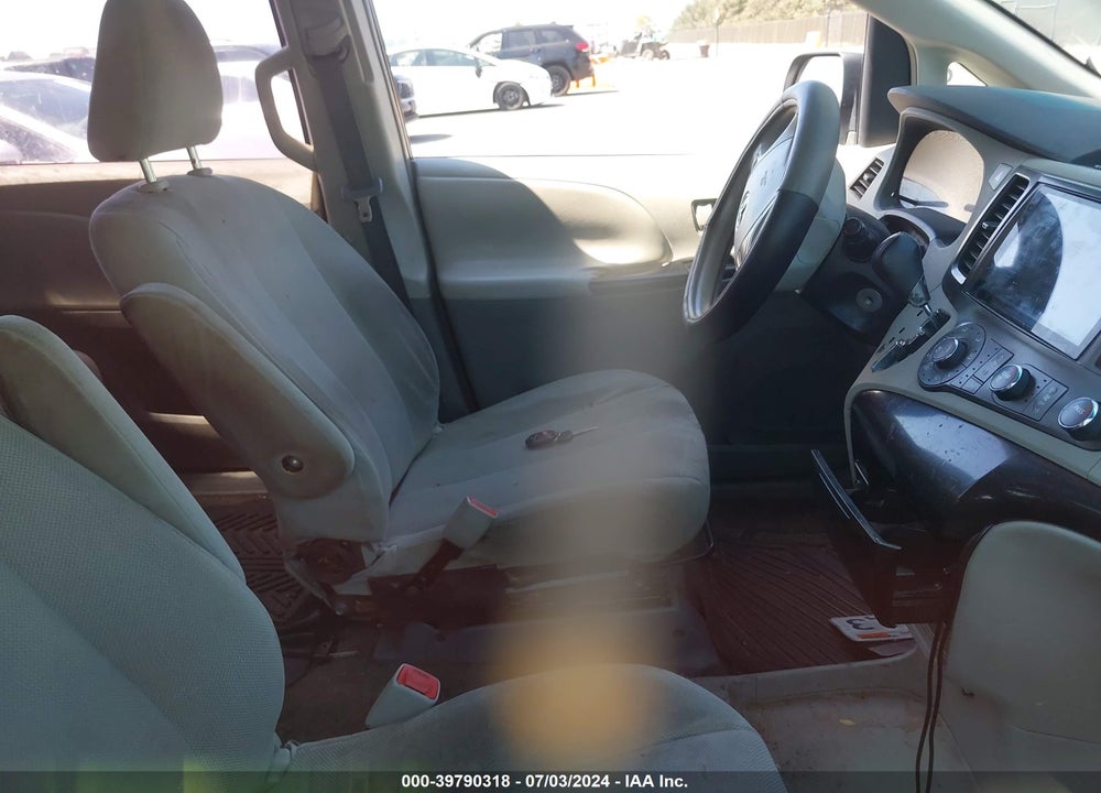 2011 TOYOTA SIENNA BASE V6 VIN: 5TDZK3DC7BS018860