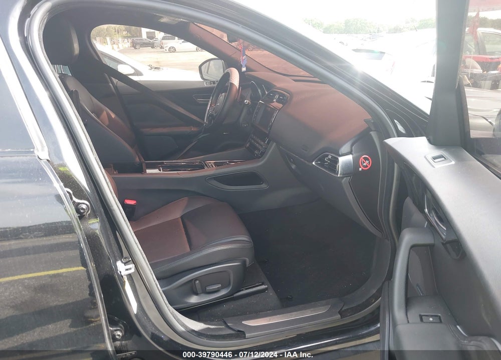 2018 JAGUAR F-PACE 25T PREMIUM VIN: SADCJ2FX7JA274614