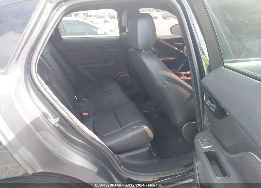 2018 JAGUAR F-PACE 25T PREMIUM VIN: SADCJ2FX7JA274614