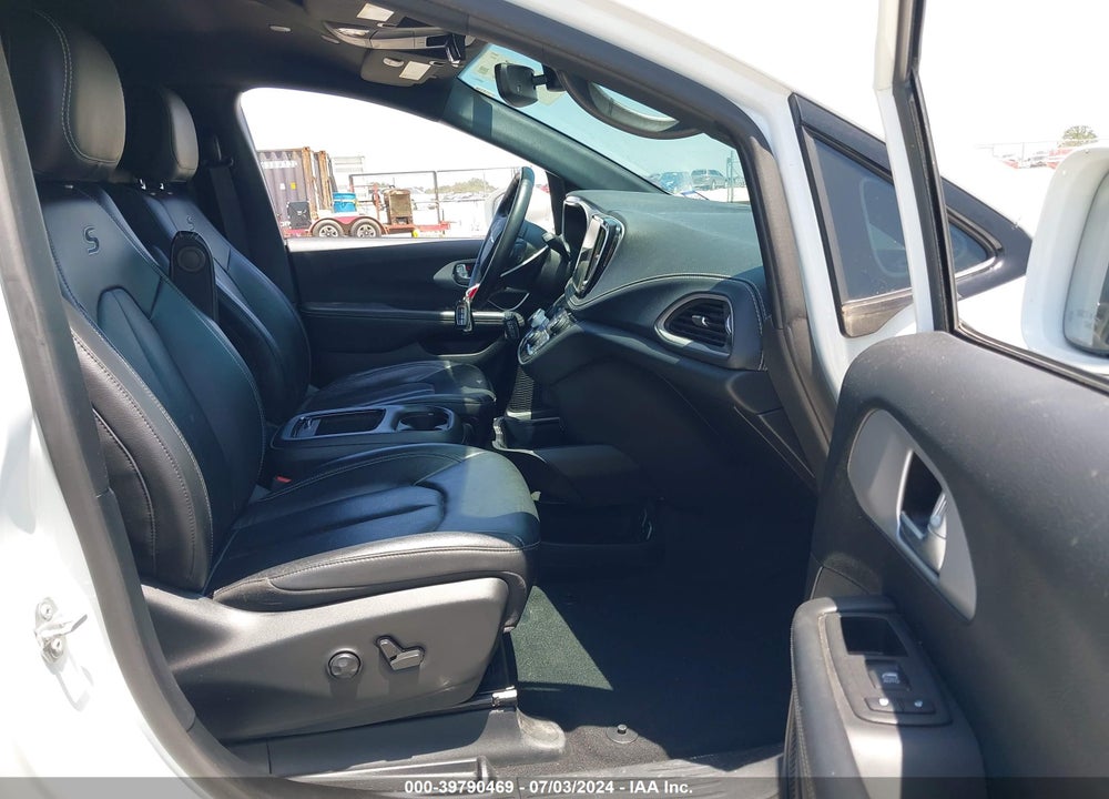 2021 CHRYSLER PACIFICA TOURING L VIN: 2C4RC1BG4MR540011