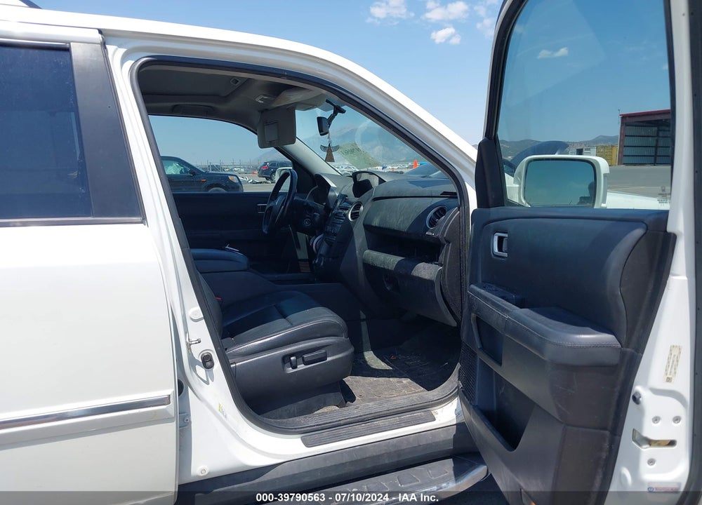 2014 HONDA PILOT TOURING VIN: 5FNYF4H95EB021298