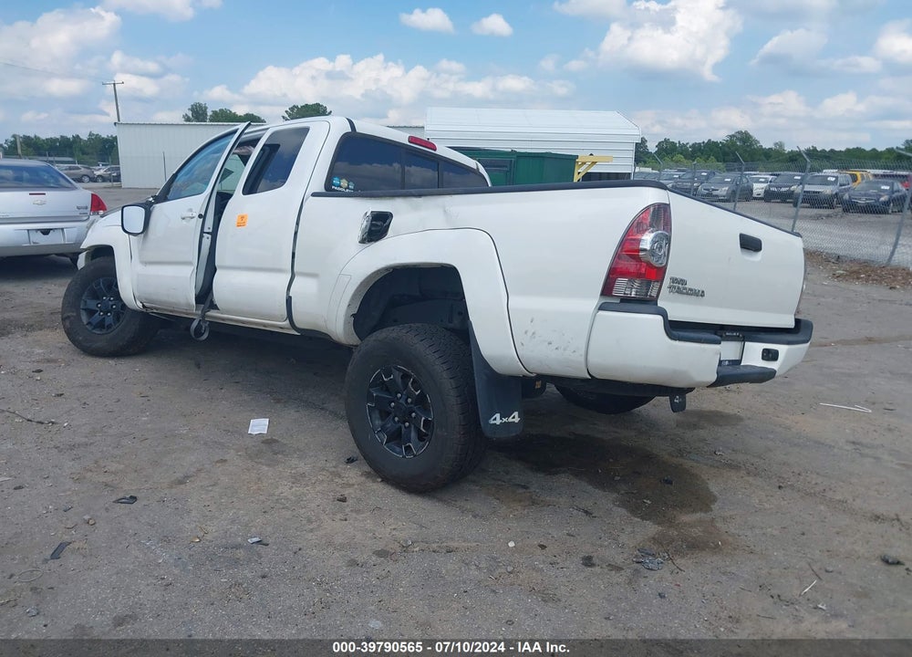 2015 TOYOTA TACOMA VIN: 5TFUX4EN5FX039112