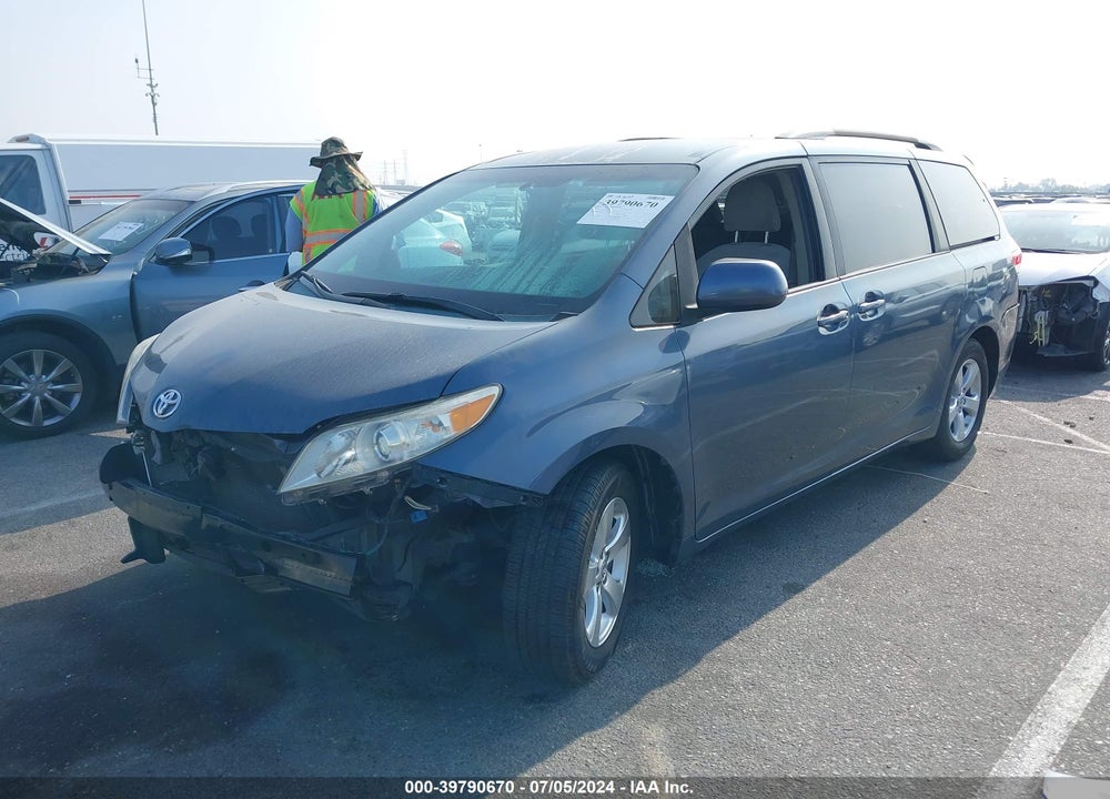 2013 TOYOTA SIENNA LE V6 8 PASSENGER VIN: 5TDKK3DC3DS385100