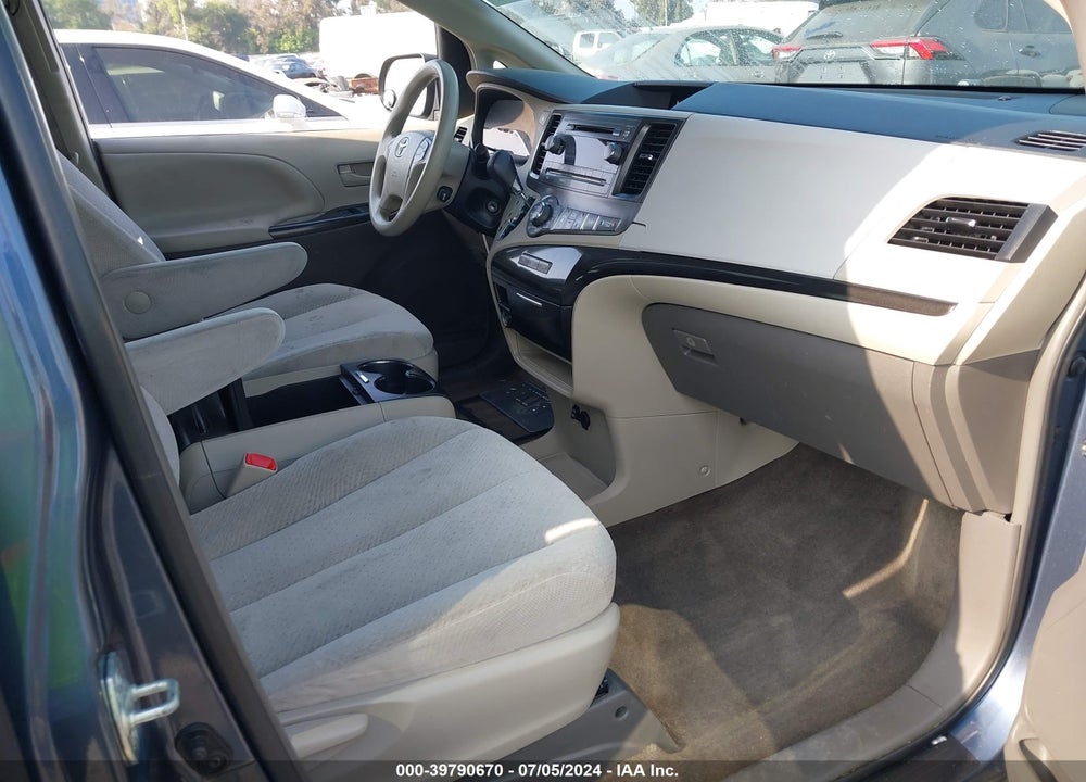 2013 TOYOTA SIENNA LE V6 8 PASSENGER VIN: 5TDKK3DC3DS385100