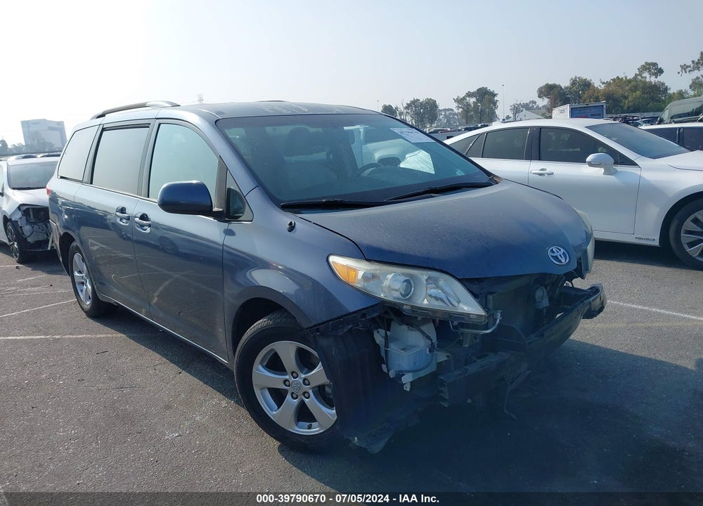2013 TOYOTA SIENNA LE V6 8 PASSENGER VIN: 5TDKK3DC3DS385100