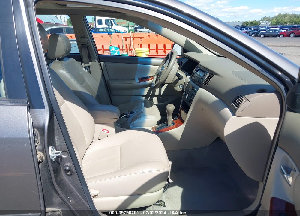 2005 TOYOTA COROLLA LE VIN: 1NXBR32E05Z448940