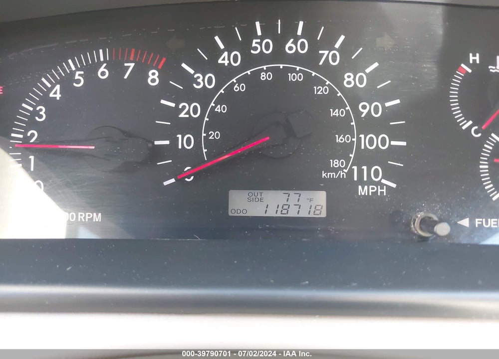 2005 TOYOTA COROLLA LE VIN: 1NXBR32E05Z448940