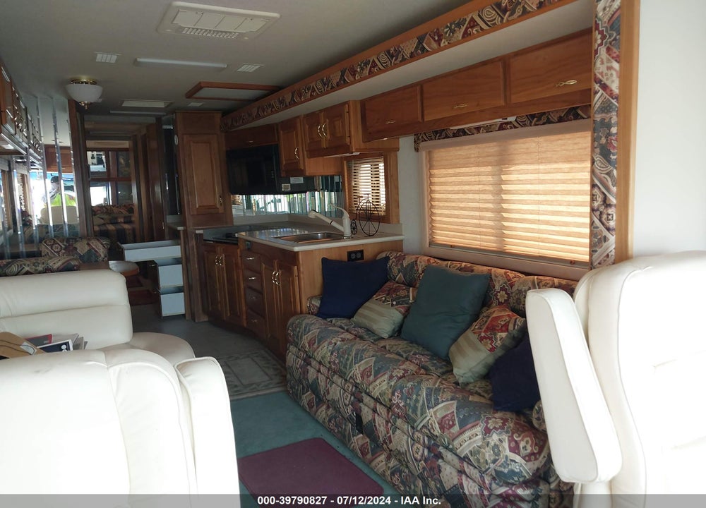 1999 COUNTRY COACH INTRIGUE VIN: 4U7B5EK12X1101174