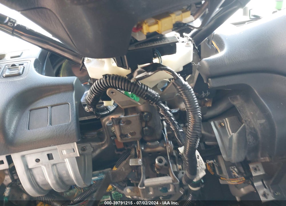 2000 HONDA CR-V LX VIN: JHLRD1841YC028900