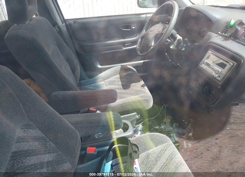 2000 HONDA CR-V LX VIN: JHLRD1841YC028900