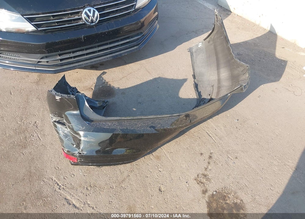 2015 VOLKSWAGEN JETTA 2.0L TDI S VIN: 3VWLA7AJ7FM263082