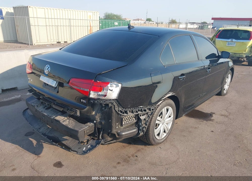 2015 VOLKSWAGEN JETTA 2.0L TDI S VIN: 3VWLA7AJ7FM263082