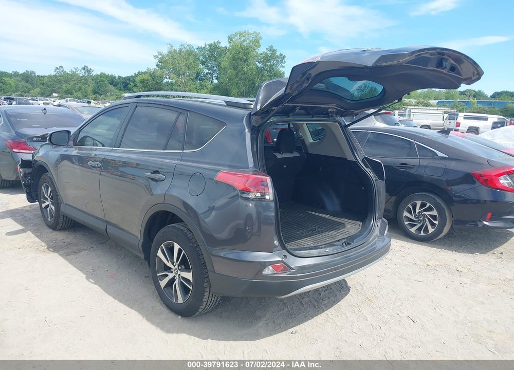 2018 TOYOTA RAV4 XLE VIN: JTMWFREVXJD117581
