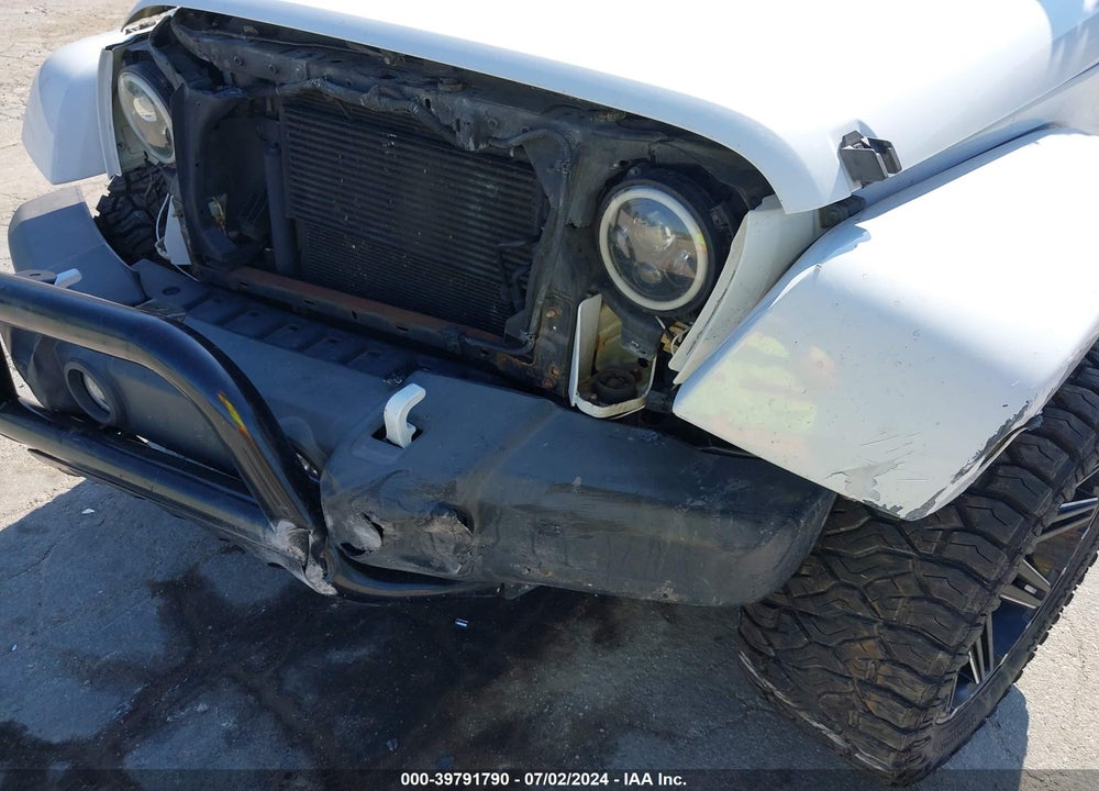 2014 JEEP WRANGLER UNLIMITED SAHARA VIN: 1C4BJWEG5EL233778