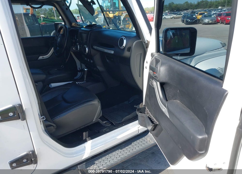2014 JEEP WRANGLER UNLIMITED SAHARA VIN: 1C4BJWEG5EL233778