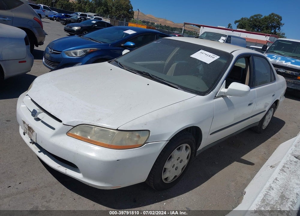 2000 HONDA ACCORD 2.3 LX VIN: 3HGCG6657YG704557