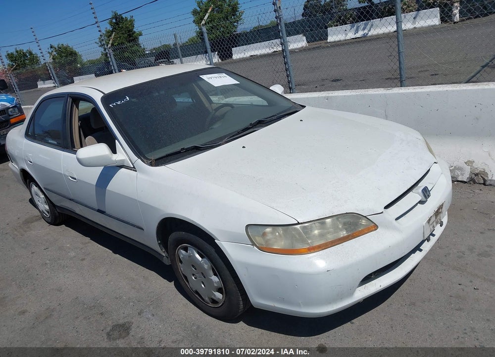2000 HONDA ACCORD 2.3 LX VIN: 3HGCG6657YG704557
