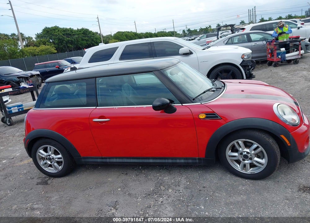 2013 MINI HARDTOP COOPER VIN: WMWSU3C59DT688944