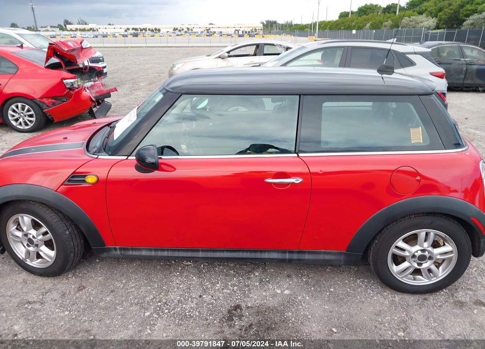 2013 MINI HARDTOP COOPER VIN: WMWSU3C59DT688944
