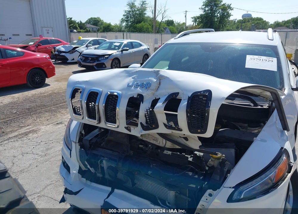 2018 JEEP CHEROKEE LATITUDE FWD VIN: 1C4PJLCB6JD573473