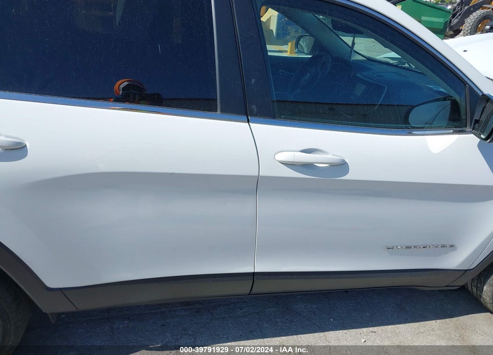 2018 JEEP CHEROKEE LATITUDE FWD VIN: 1C4PJLCB6JD573473