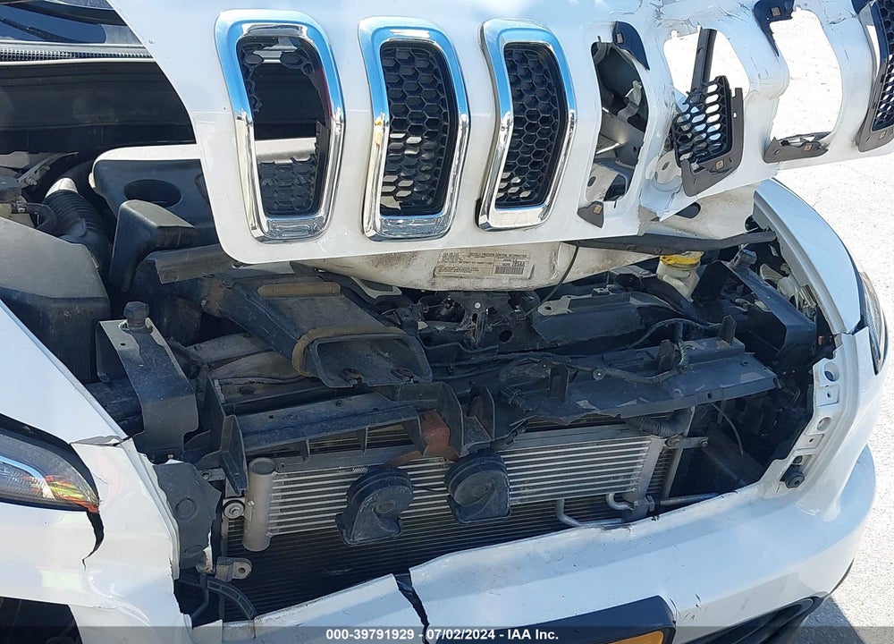 2018 JEEP CHEROKEE LATITUDE FWD VIN: 1C4PJLCB6JD573473