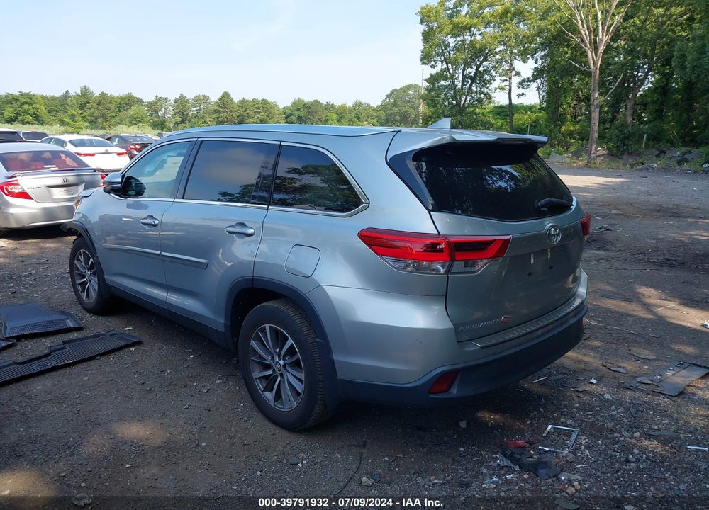 2019 TOYOTA HIGHLANDER XLE VIN: 5TDJZRFH8KS922768