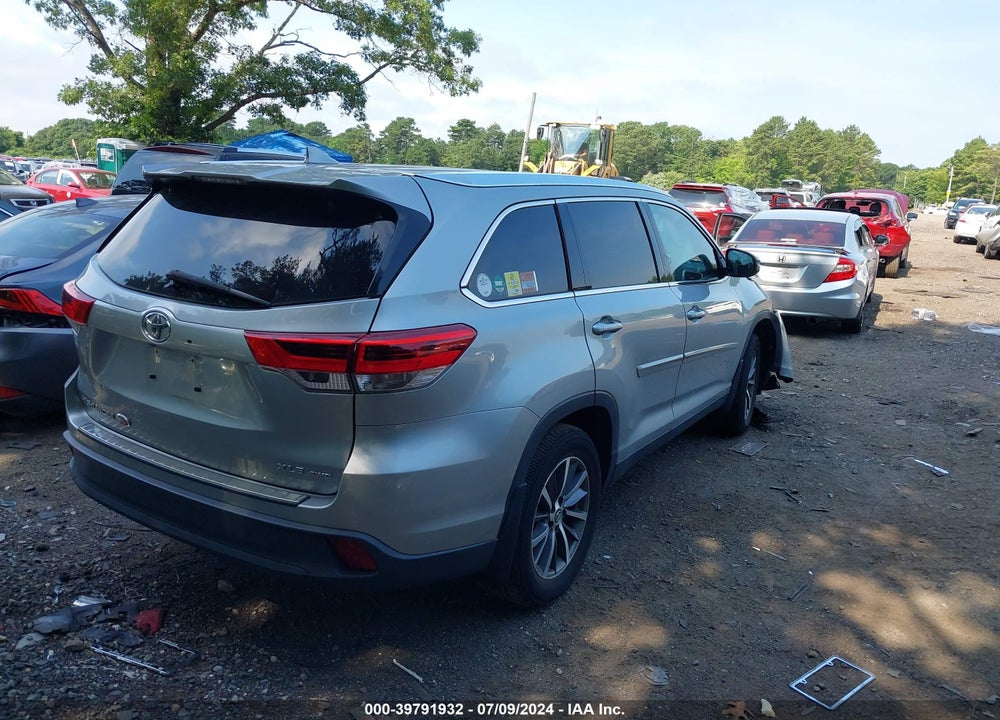2019 TOYOTA HIGHLANDER XLE VIN: 5TDJZRFH8KS922768