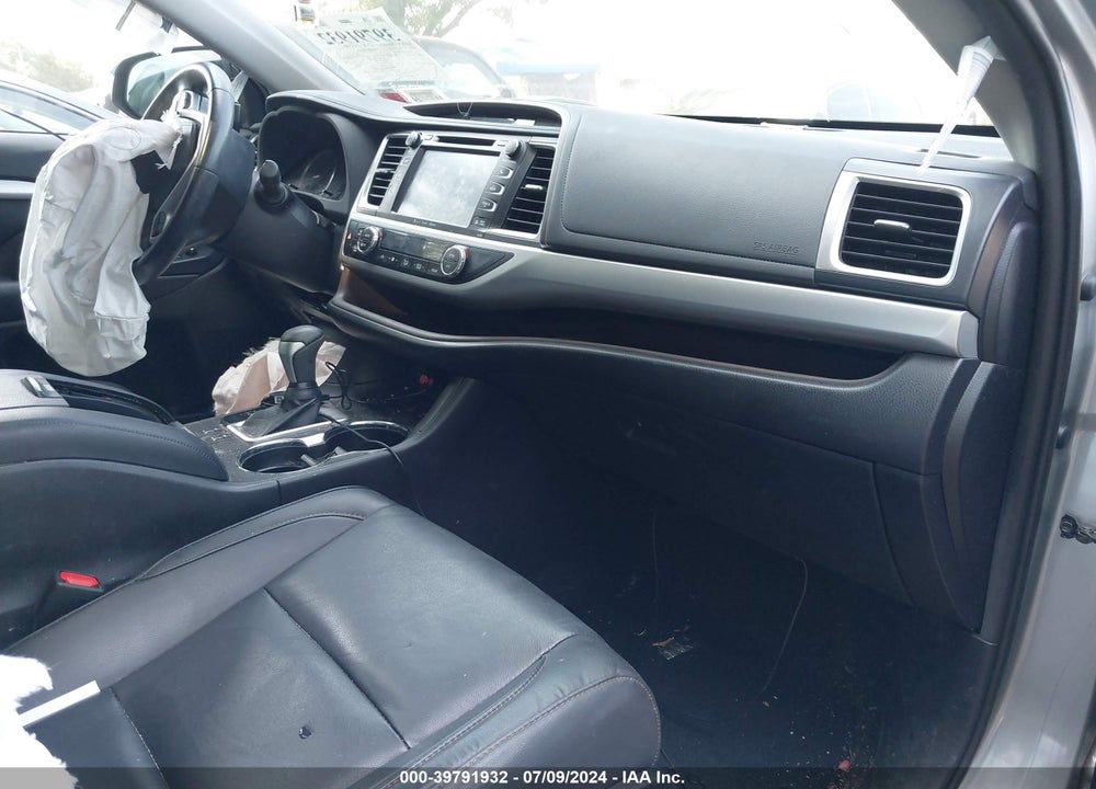 2019 TOYOTA HIGHLANDER XLE VIN: 5TDJZRFH8KS922768