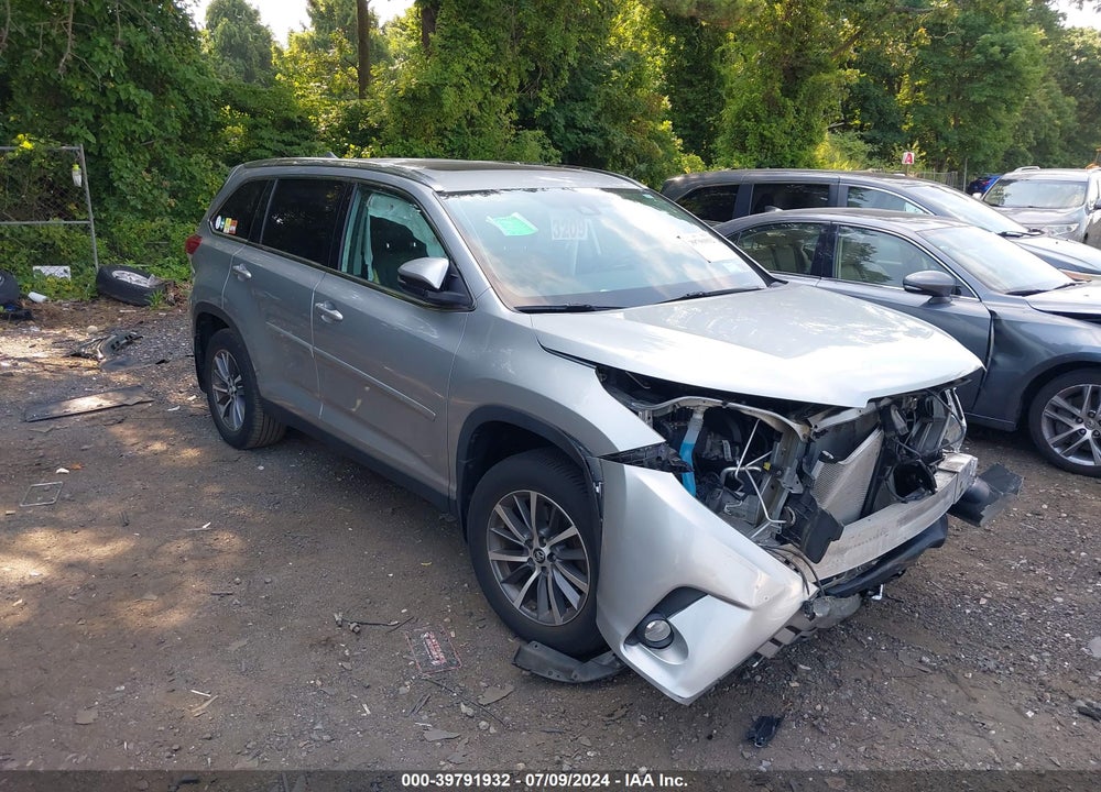 2019 TOYOTA HIGHLANDER XLE VIN: 5TDJZRFH8KS922768