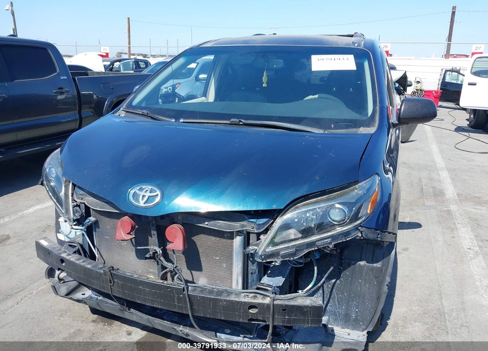 2011 TOYOTA SIENNA LE V6 VIN: 5TDKK3DC4BS069329