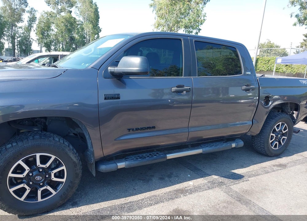 2017 TOYOTA TUNDRA SR5 5.7L V8 VIN: 5TFEY5F1XHX217053