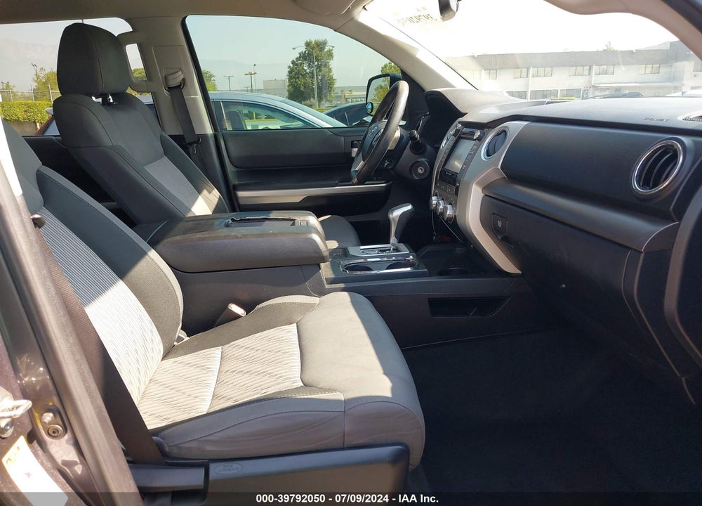 2017 TOYOTA TUNDRA SR5 5.7L V8 VIN: 5TFEY5F1XHX217053