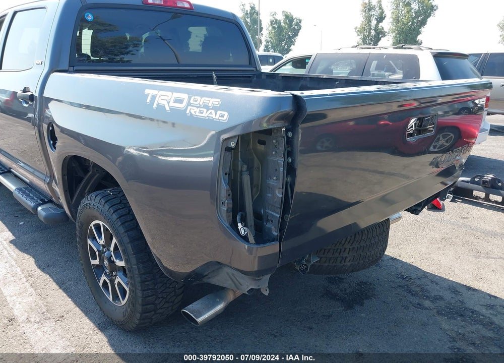 2017 TOYOTA TUNDRA SR5 5.7L V8 VIN: 5TFEY5F1XHX217053