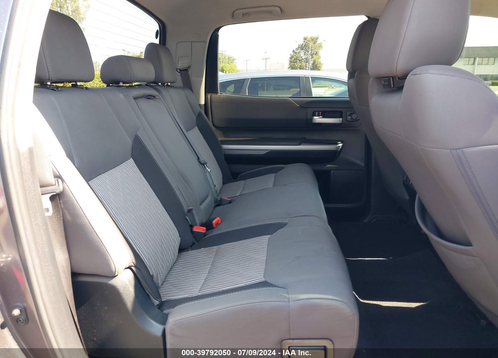 2017 TOYOTA TUNDRA SR5 5.7L V8 VIN: 5TFEY5F1XHX217053