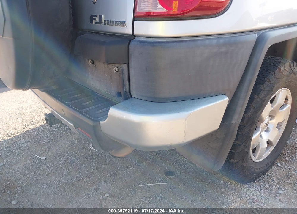 2007 TOYOTA FJ CRUISER VIN: JTEZU11F970013310