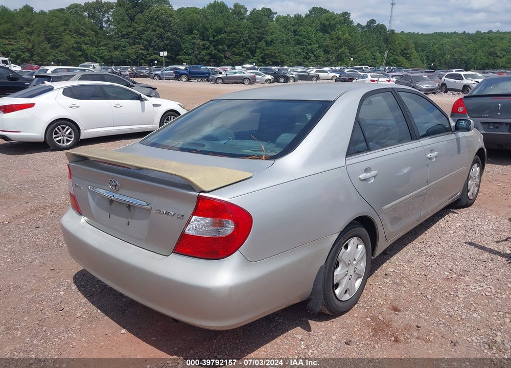2004 TOYOTA CAMRY LE VIN: 4T1BE32K94U858703