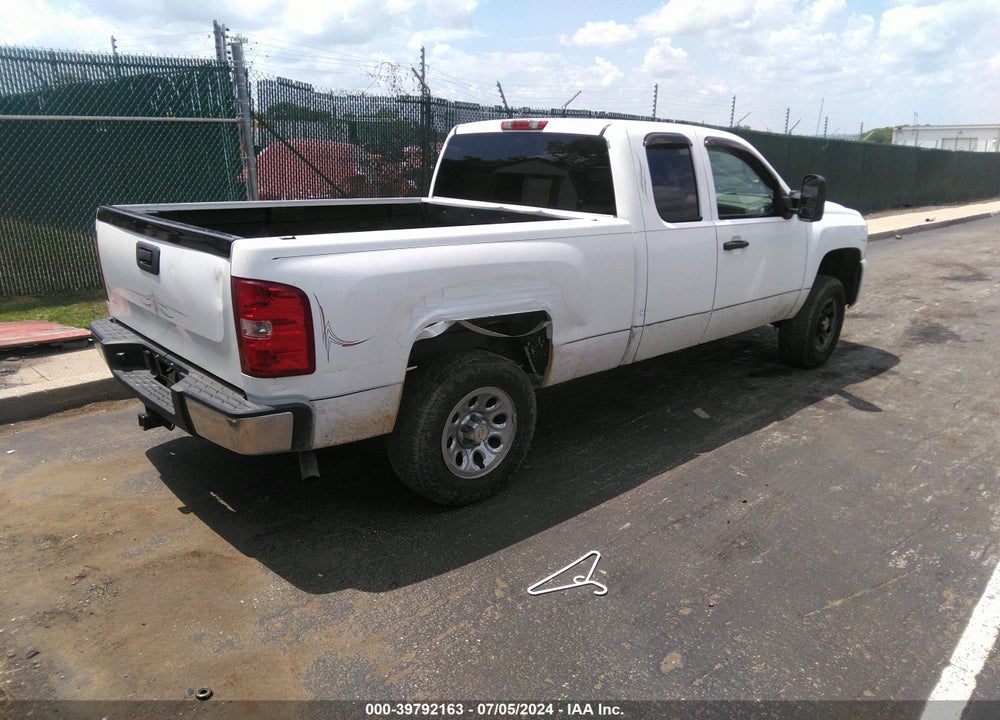 2010 CHEVROLET SILVERADO 1500 LS VIN: 1GCSKREA3AZ136418