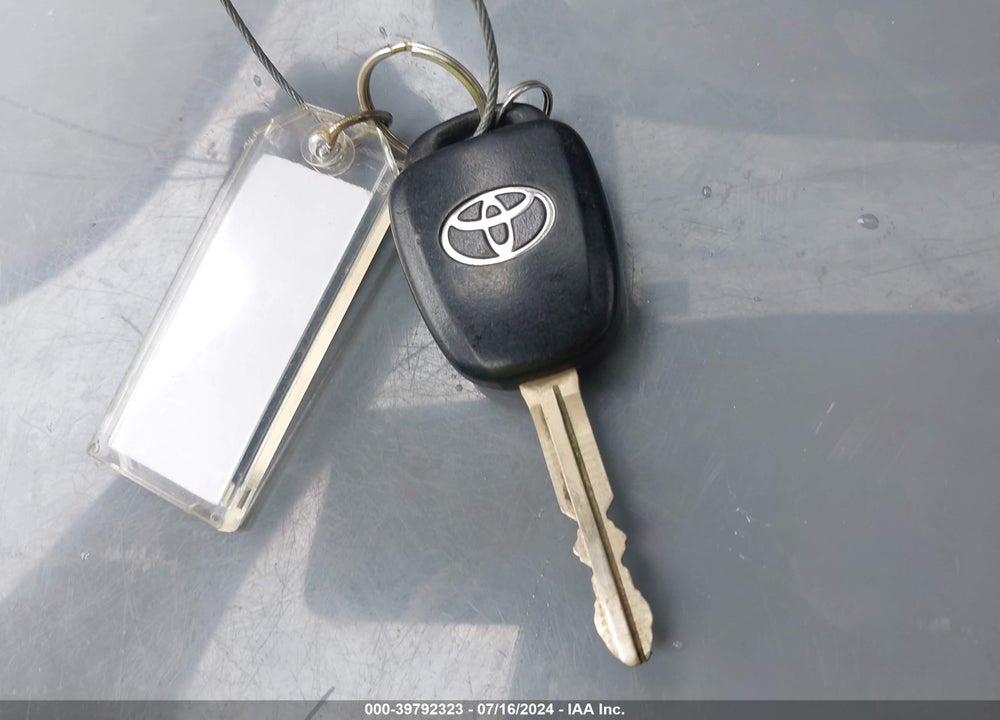 2017 TOYOTA COROLLA LE VIN: 5YFBURHE2HP710973