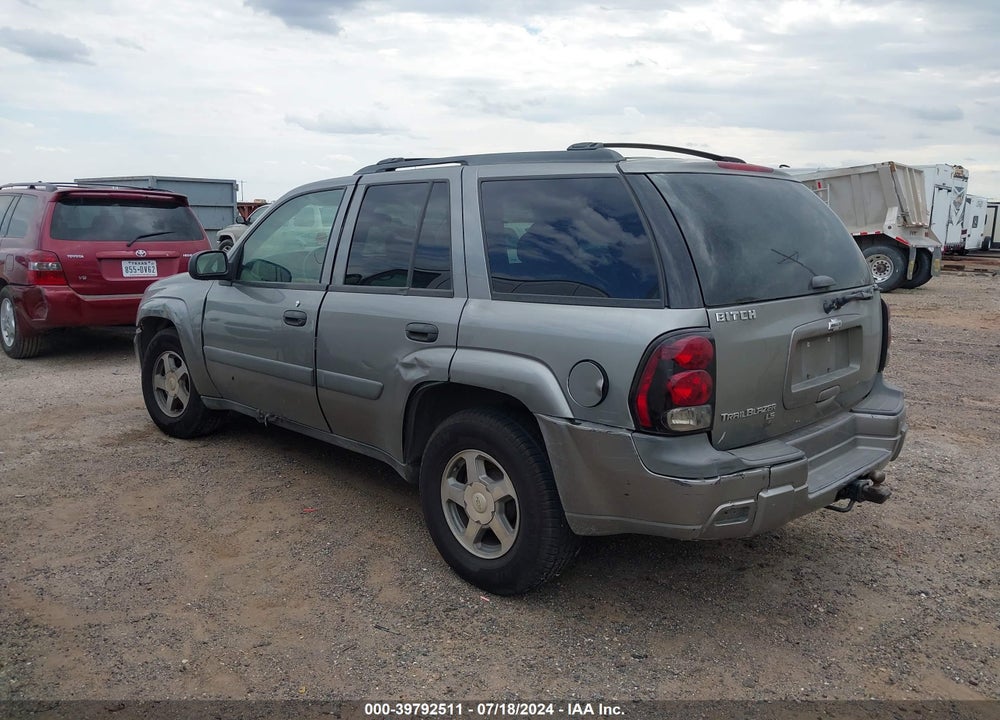 2005 CHEVROLET TRAILBLAZER LS VIN: 1GNDT13S552185385