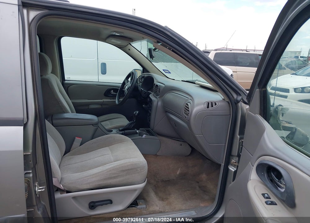 2005 CHEVROLET TRAILBLAZER LS VIN: 1GNDT13S552185385