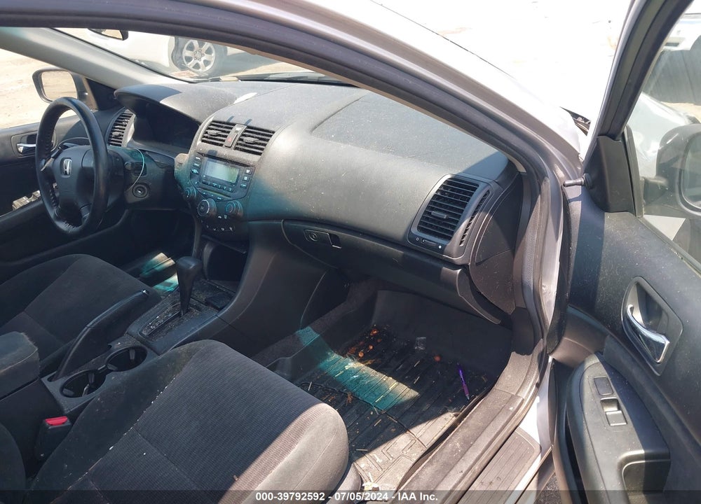 2005 HONDA ACCORD 2.4 DX VIN: 1HGCM56185A184525