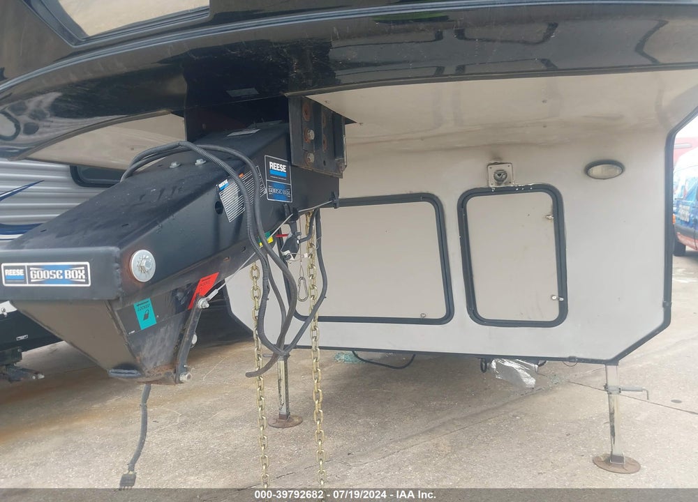 2016 KEYSTONE RV MONTANA VIN: 4YDF35321GA740685