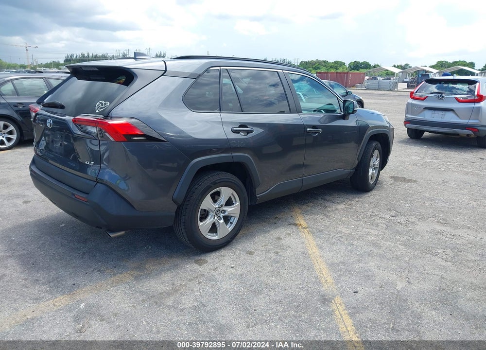 2021 TOYOTA RAV4 XLE VIN: 2T3W1RFV8MC103426