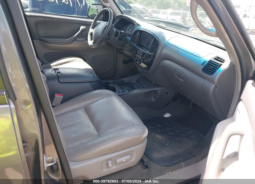 2005 TOYOTA SEQUOIA SR5 V8 VIN: 5TDBT44A15S256663