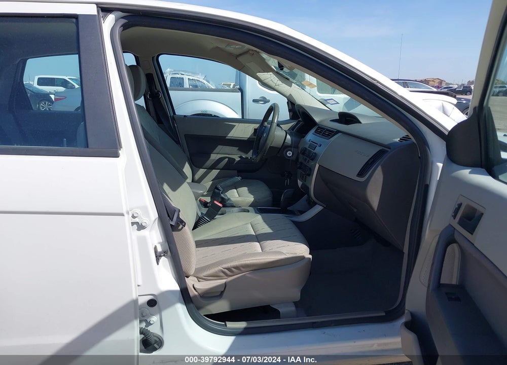 2011 FORD FOCUS SE VIN: 1FAHP3FN6BW147528