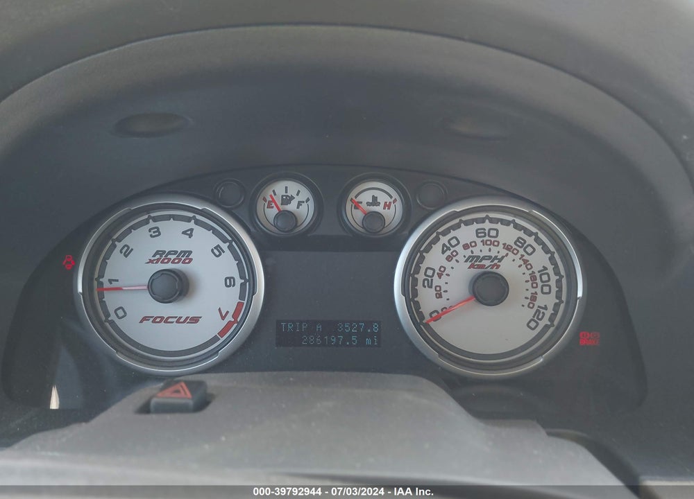 2011 FORD FOCUS SE VIN: 1FAHP3FN6BW147528